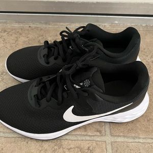 Women’s New Nike shoes size 9